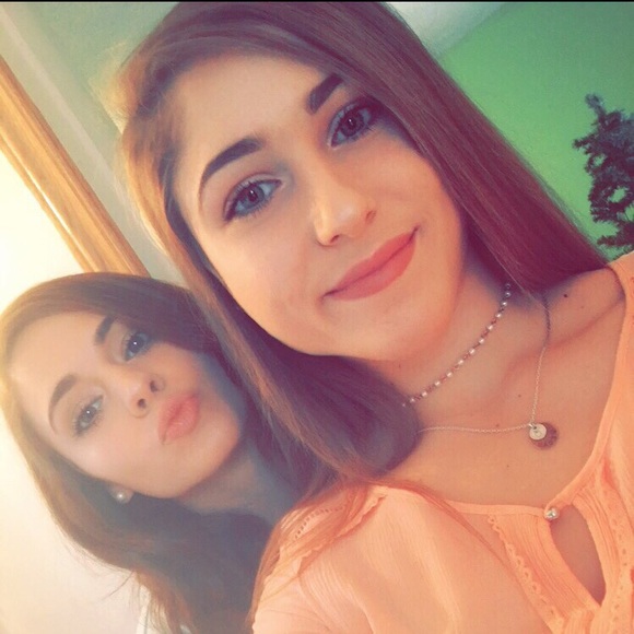 Profile Picture of Alexa Fisher (@alexaffff) on Poshmark