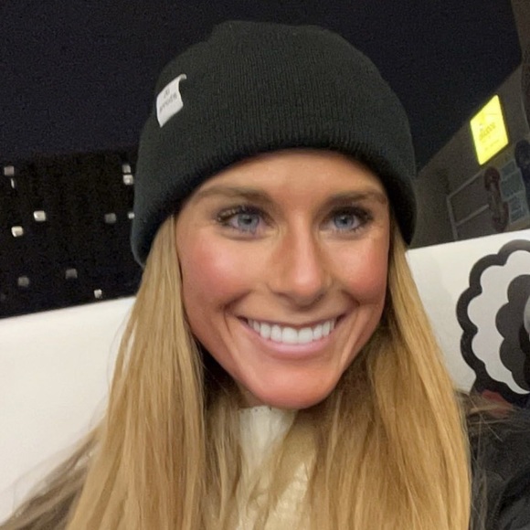 Profile Picture of Sydney Holsinger (@smholsinger) on Poshmark