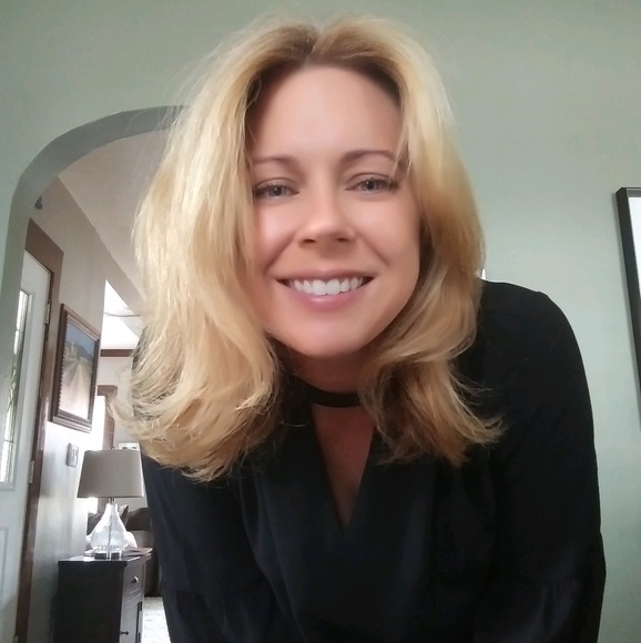Profile Picture of Lorie Schumacher (@libertyville) on Poshmark