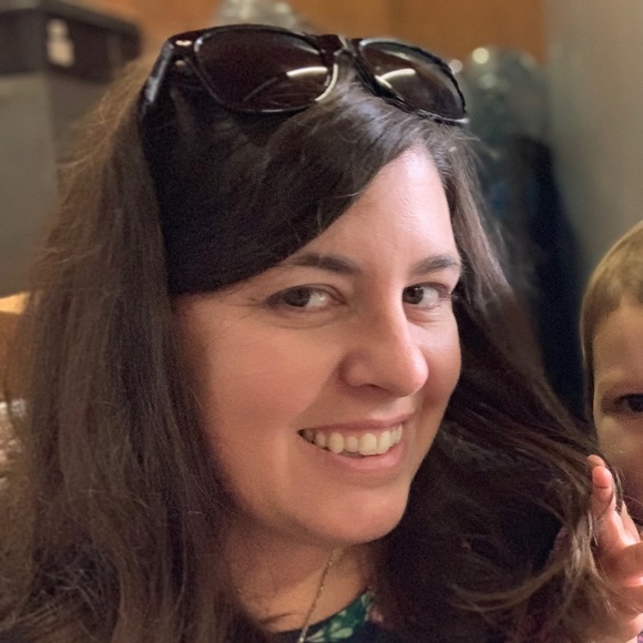 Profile Picture of Erin Macartney (@erinbozo) on Poshmark