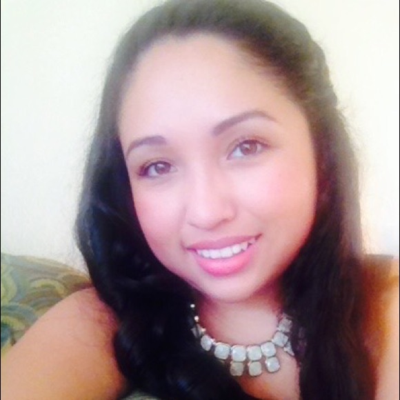 Profile Picture of Annel Carpintero (@annelcarpintero) on Poshmark