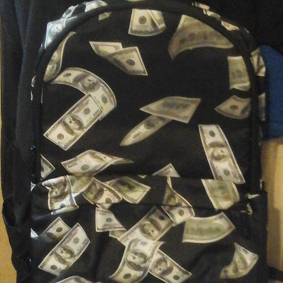 Profile Picture of Christopher Cook (@christopherc889) on Poshmark