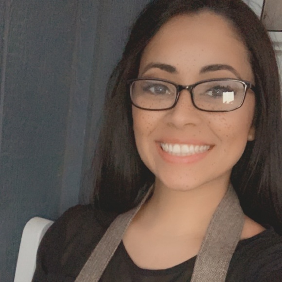 Profile Picture of Alecia Powers (@ap1125) on Poshmark