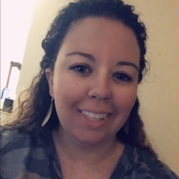 Profile Picture of Casey Posey (@casey_posey) on Poshmark