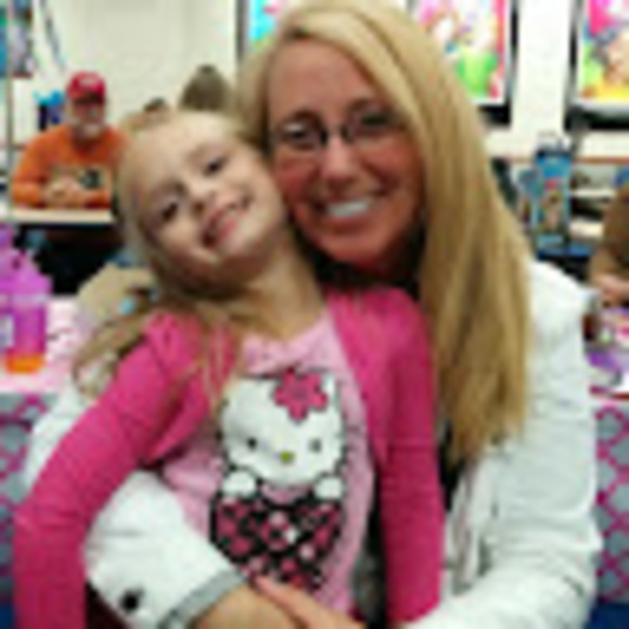 Profile Picture of Dawn Fite (@dmariefite) on Poshmark