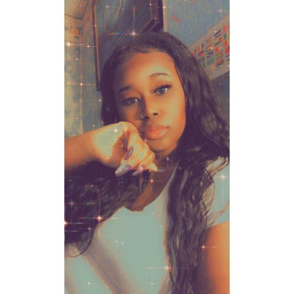 Profile Picture of Ladaysha Barksdale (@ladayshab) on Poshmark