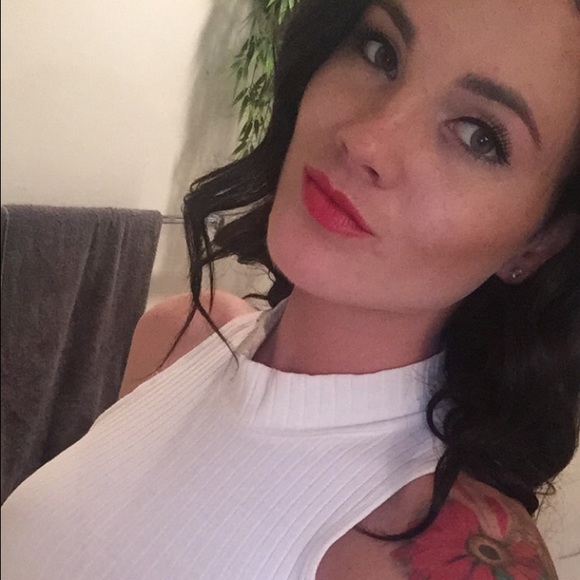 Profile Picture of Cassidy Craig (@cassidy1012) on Poshmark