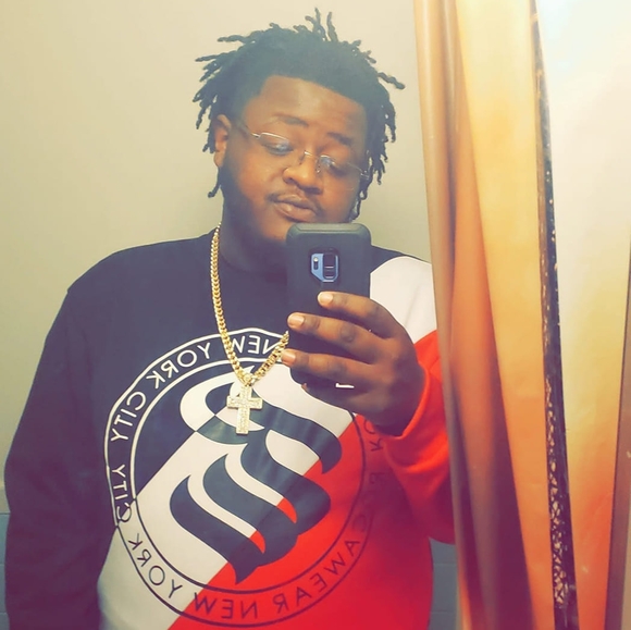 Profile Picture of Leo Grant (@leogrant302) on Poshmark