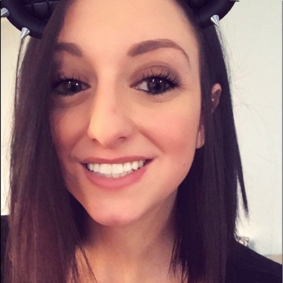 Profile Picture of Jade Pignatello (@jada1226) on Poshmark