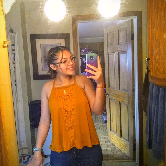 Profile Picture of Adriana Perez (@adrip18) on Poshmark