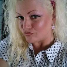 Profile Picture of Adrienne Mann (@gwenfann07) on Twitter