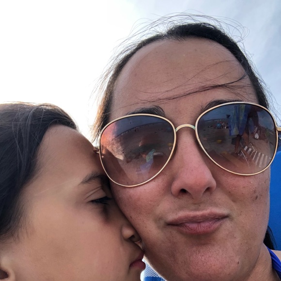 Profile Picture of Sarah Murawski (@sapau) on Poshmark