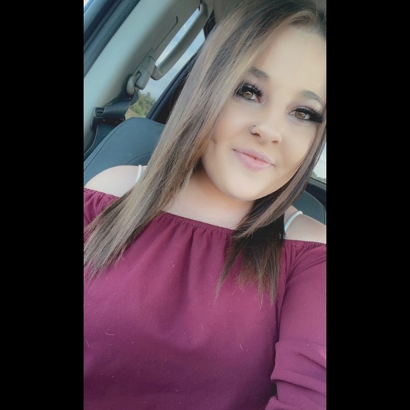 Profile Picture of Brianna Nuss (@brianna_nuss) on Poshmark