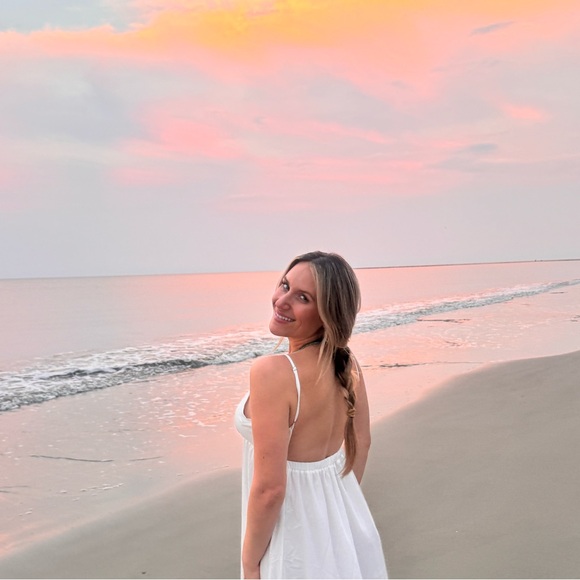 Profile Picture of ! 💖alexa Bernstein (@alexa_bern) on Poshmark