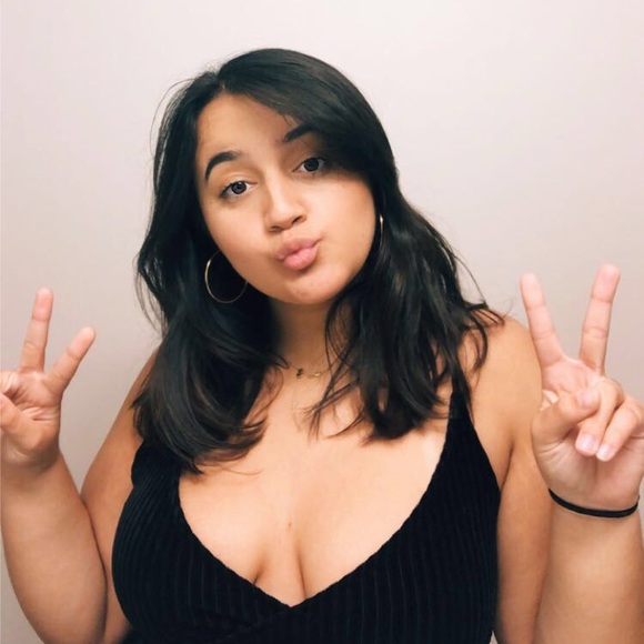 Profile Picture of Sophia Dirube (@sophiadirube) on Poshmark