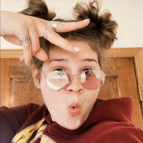 Profile Picture of Miranda Olson (@mofalls14) on Poshmark