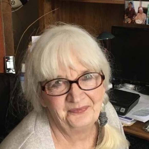 Profile Picture of Diane Simon (@dianesimon1111) on Poshmark