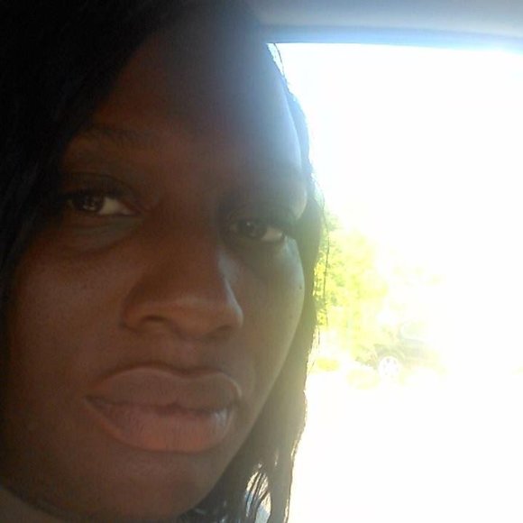 Profile Picture of Sharina Hull (@sharina1977) on Poshmark