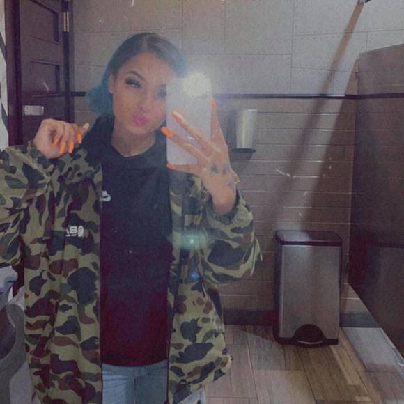 Profile Picture of Nylarae Velez (@nylaaaaaaaaaaaa) on Poshmark