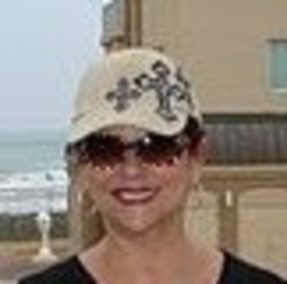 Profile Picture of Cynthia Hollon (@cyntex1947) on Poshmark