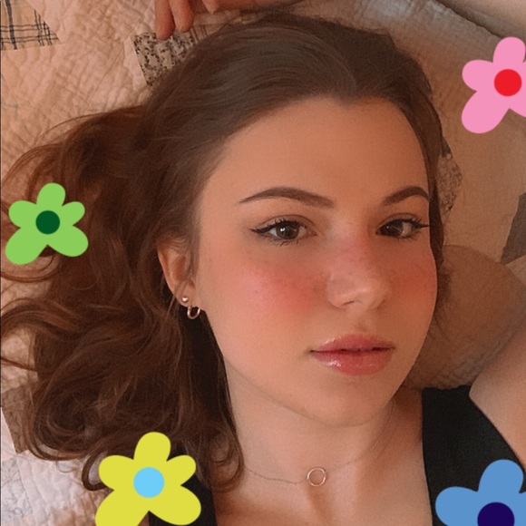 Profile Picture of Taryn Kleindienst (@tarynk6) on Poshmark