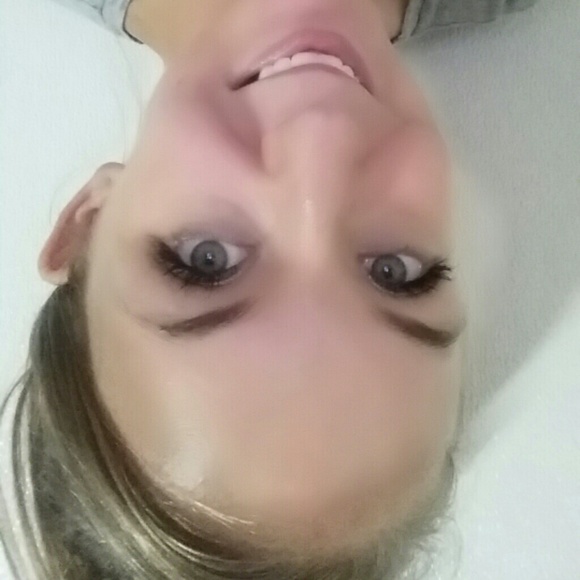 Profile Picture of Gina Jarding (@ginaivana) on Poshmark