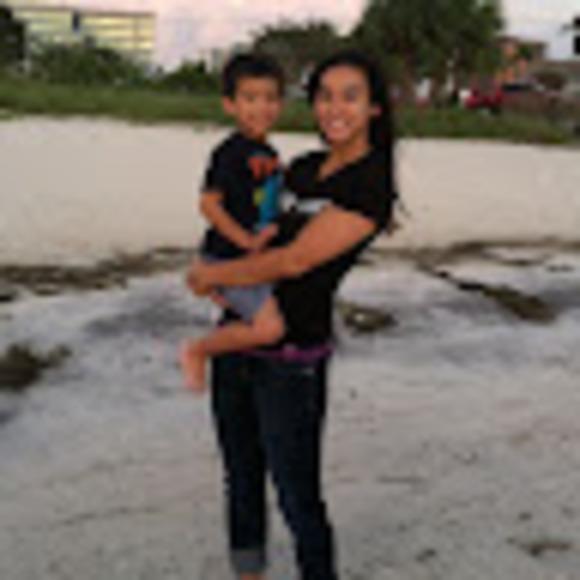 Profile Picture of Meredith Tipple (@meredithess) on Poshmark