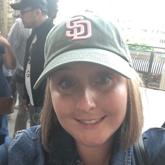 Profile Picture of Amber Foss (@afoss386) on Poshmark