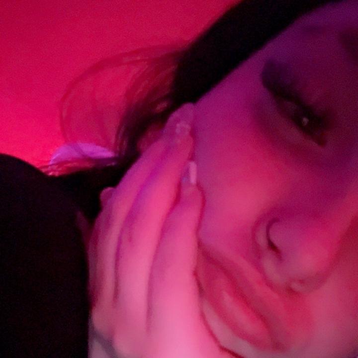 Profile Picture of schillariel (@arielschill) on Tiktok