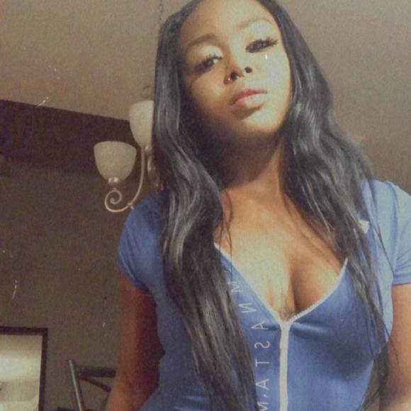 Profile Picture of Tristi Tristi (@tristianamcgrew) on Poshmark