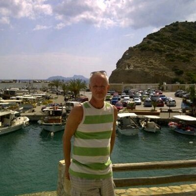 Profile Picture of Thomas Harries (@swanseatom) on Twitter