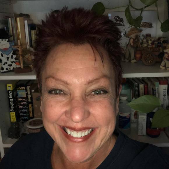 Profile Picture of Dawn Ross (@dawnross1) on Poshmark