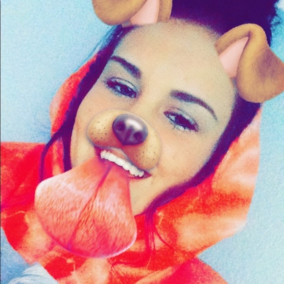 Profile Picture of Natalie Racek (@natalieracek) on Poshmark