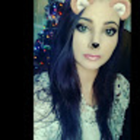 Profile Picture of Shelby Forshee (@shelbywood24) on Poshmark