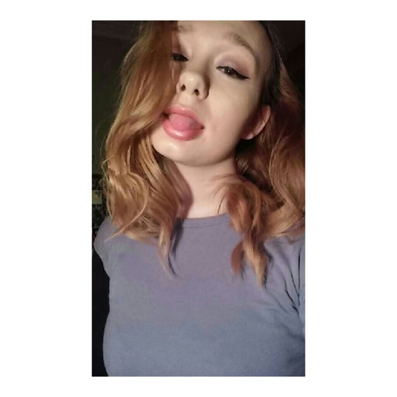 Profile Picture of Juliamarie Reardon (@juliamarieoxox) on Poshmark