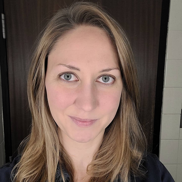 Profile Picture of Jennifer Hilsdorf (@jahilsdorf) on Poshmark