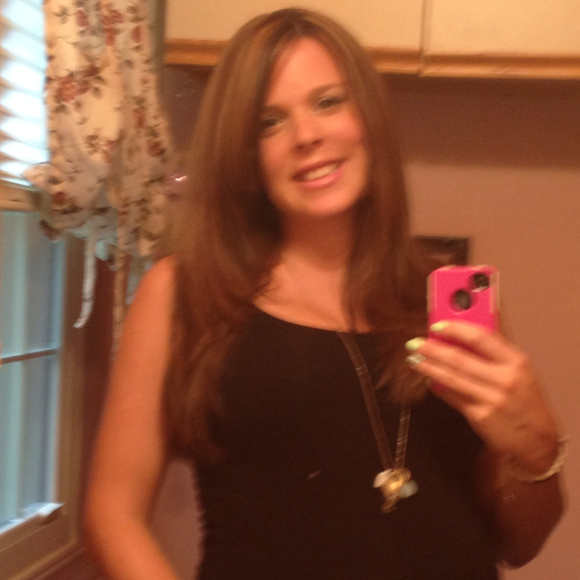 Profile Picture of Jesse Newcomer (@jessenew) on Poshmark