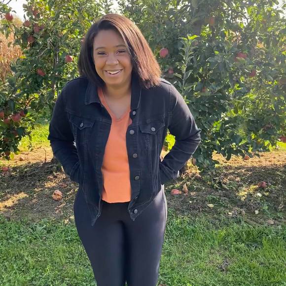 Profile Picture of Briana Whitsitt (@ohbrianarose) on Poshmark