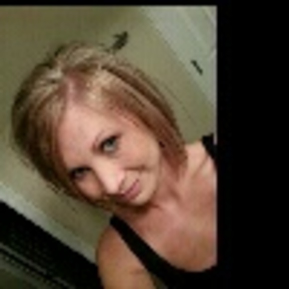 Profile Picture of Lauren Zbyszinski (@lala2184) on Poshmark
