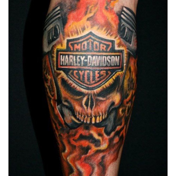 Profile Picture of Khris Relvas (@relvas) on Poshmark