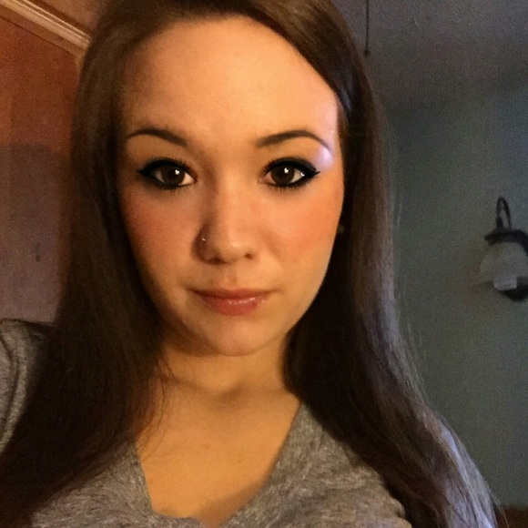 Profile Picture of Nicole Macmillen (@nicolemacxo) on Poshmark