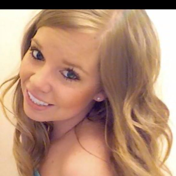 Profile Picture of Lauren Doerter (@laurendoerter) on Poshmark