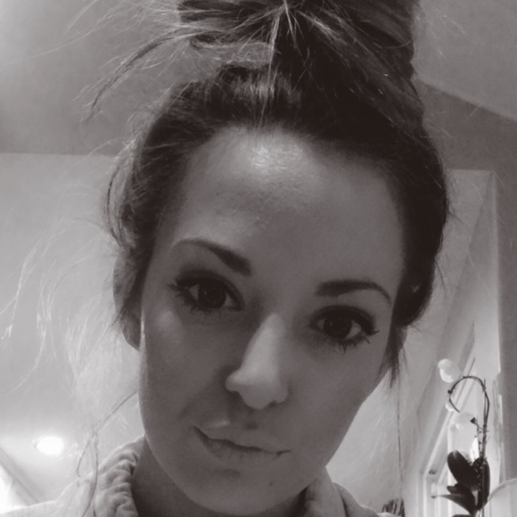 Profile Picture of Alexis Meloro (@ameloro002) on Poshmark