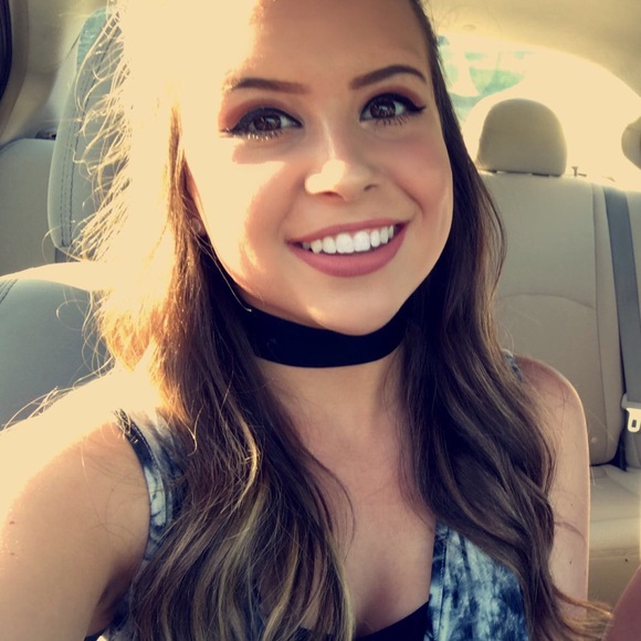 Abagail Robertson - Poshmark Profile Picture of Abagail Robertson (@abagailrob) on Poshmark