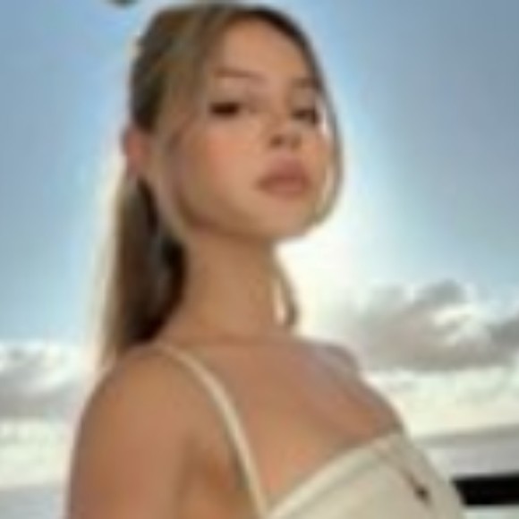 Profile Picture of Lind Thomas (@jlind7104) on Poshmark