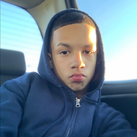 Profile Picture of Jay Costillo (@iamjsza) on Poshmark