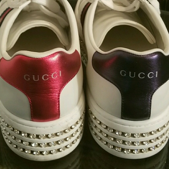 Profile Picture of Robyn Newton (@robyn_newton) on Poshmark