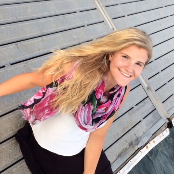 Profile Picture of Georganna Pendexter (@gpendexter17) on Poshmark