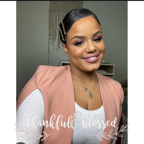 Profile Picture of Paola Sanchez (@pnde1012) on Poshmark