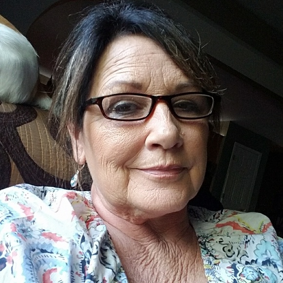 Profile Picture of June Patterson (@junepatter) on Poshmark